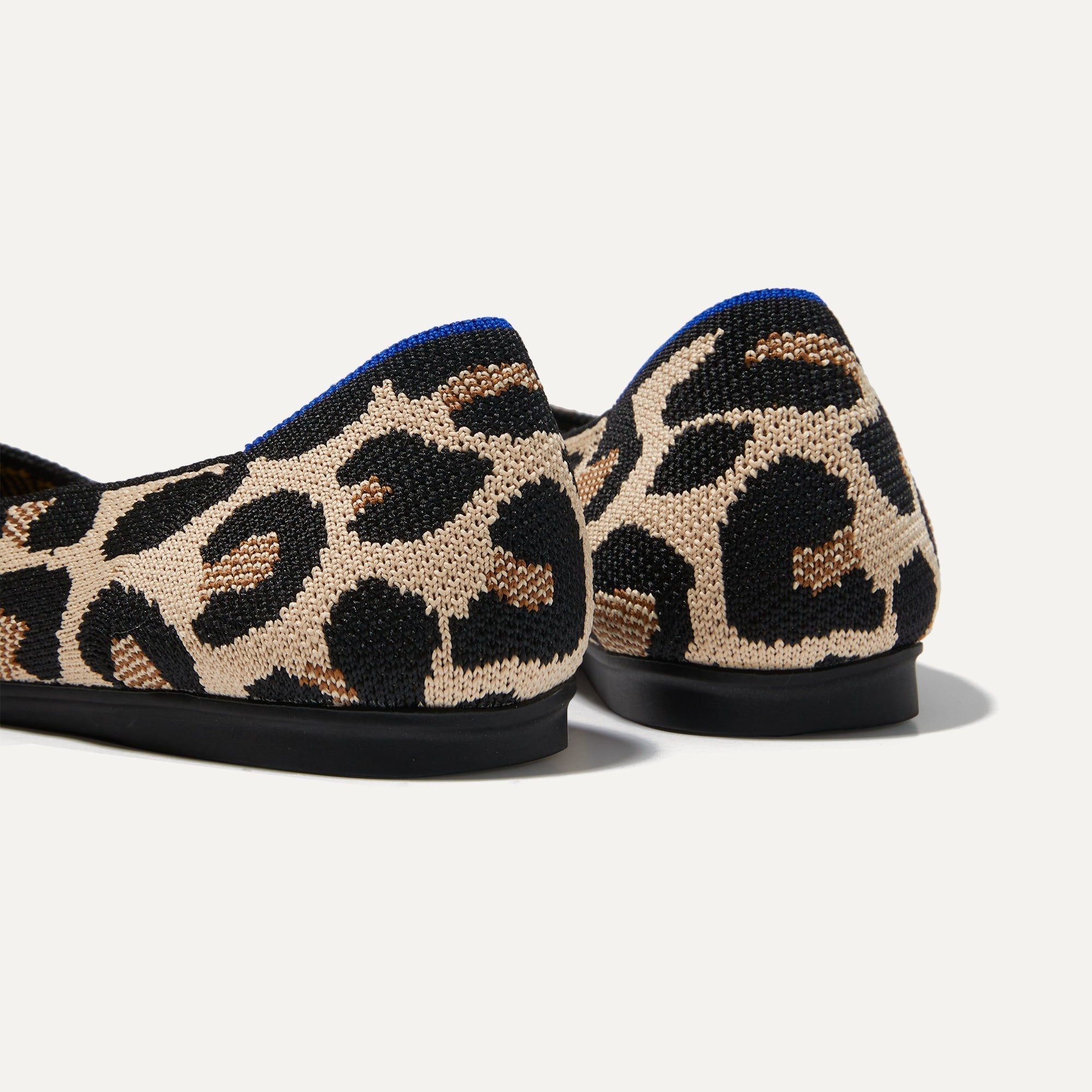 Close up of the heel of The Flat in Desert Cat, with Rothy's signature blue halo. 