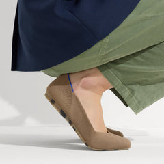 hover | Model wearing The Flat in Portobello.