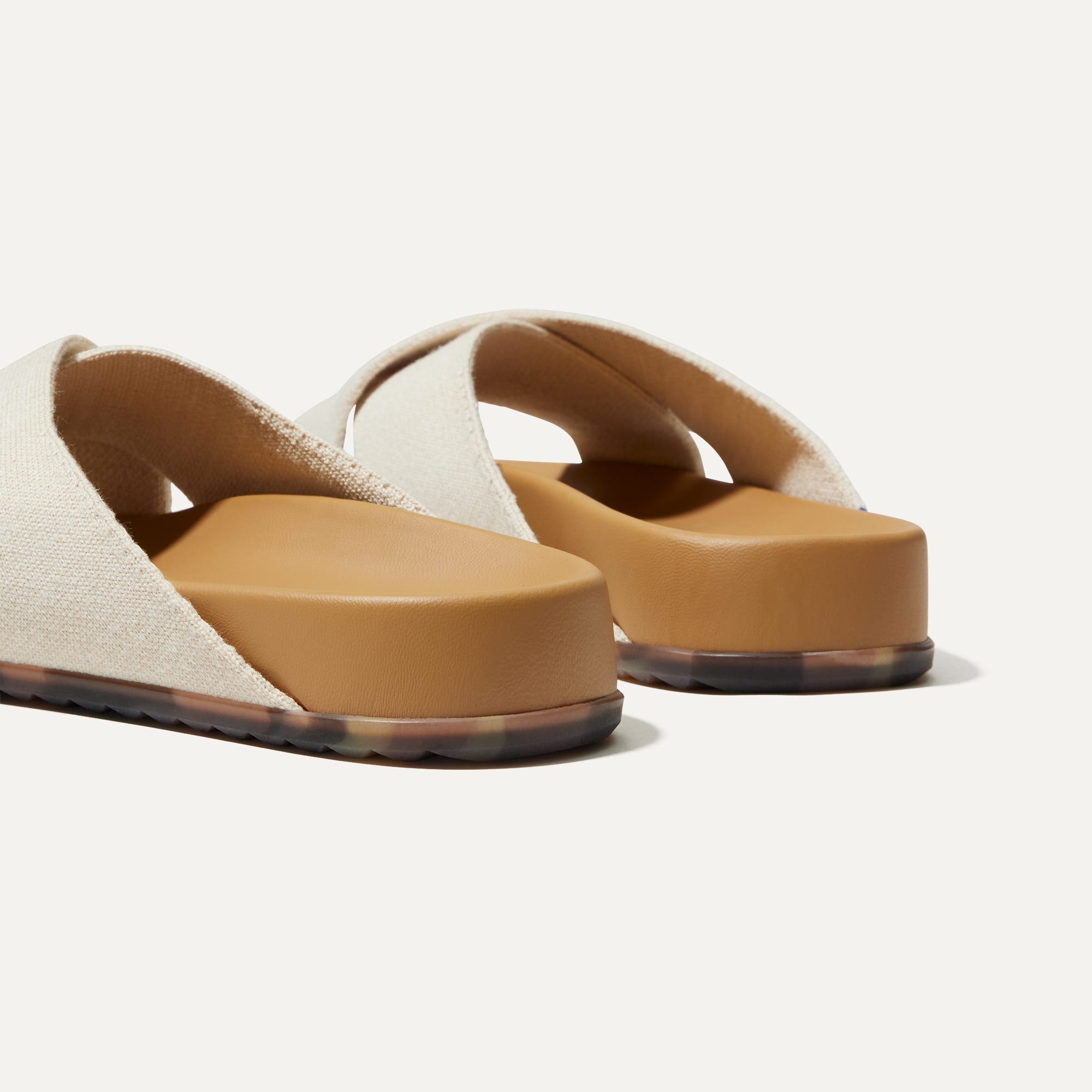 Close up of the heel of The Weekend Slide in Oat.