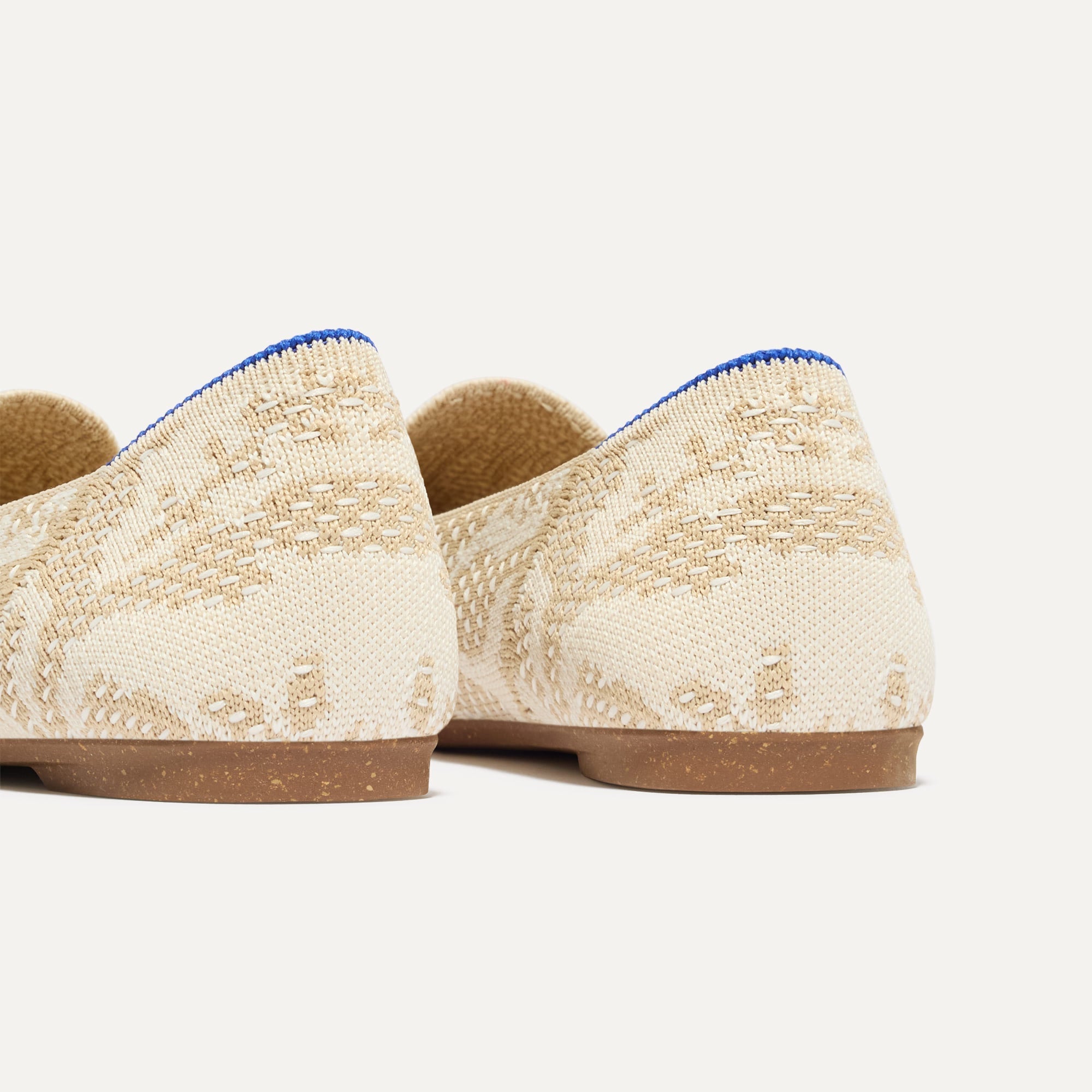 Close up of the heel of The Almond Loafer in Pearl Bouquet, with Rothy's signature blue halo. 