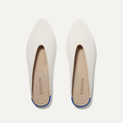 The Almond Demi in Vanilla Bean shown from the top.