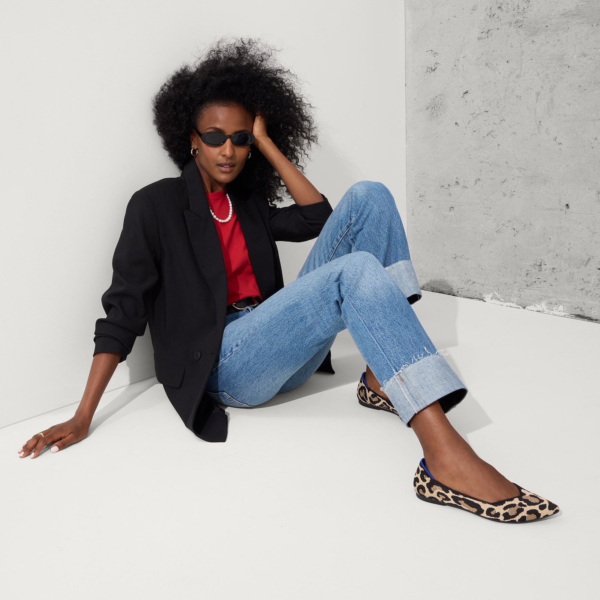 Alternate view of a model wearing The Point II in Desert Cat.