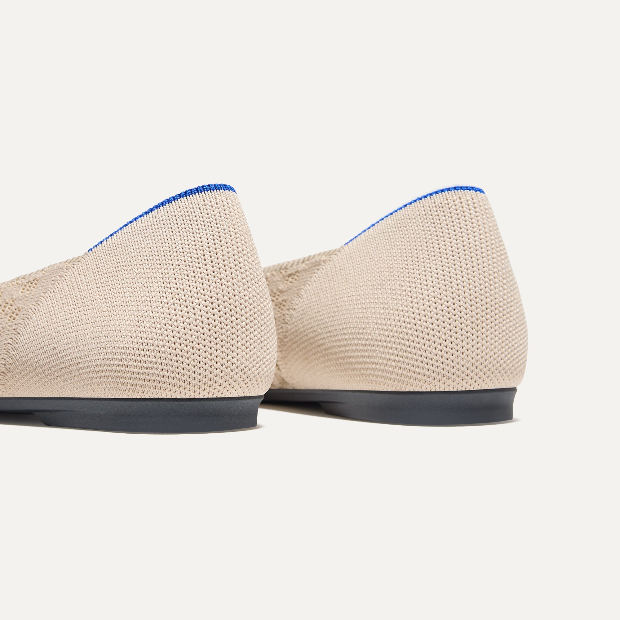 Close up of the heel of The Point II in Frappe Basketweave, with Rothy's signature blue halo. 