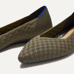 Close up of The Point II in Safari Basketweave, shown in diagonal view. 