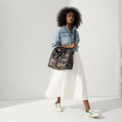 Alternate view of a model wearing The RS02 Sneaker in Kelly.