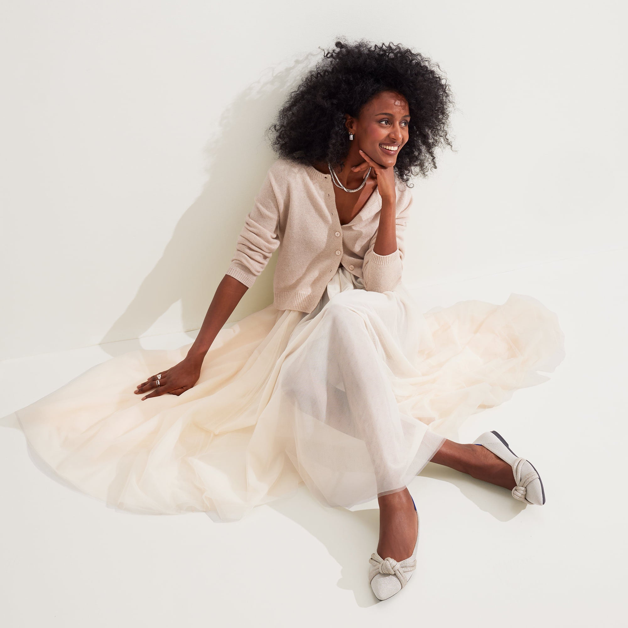 Alternate view of a model wearing The Knot Point II in Diamond Metallic.