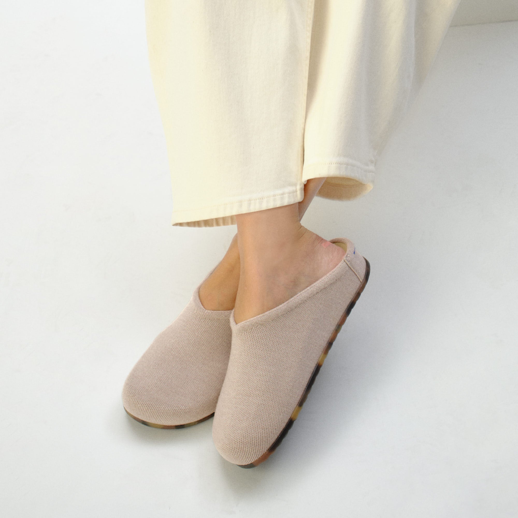 hover | Model wearing The Casual Clog in Dove.