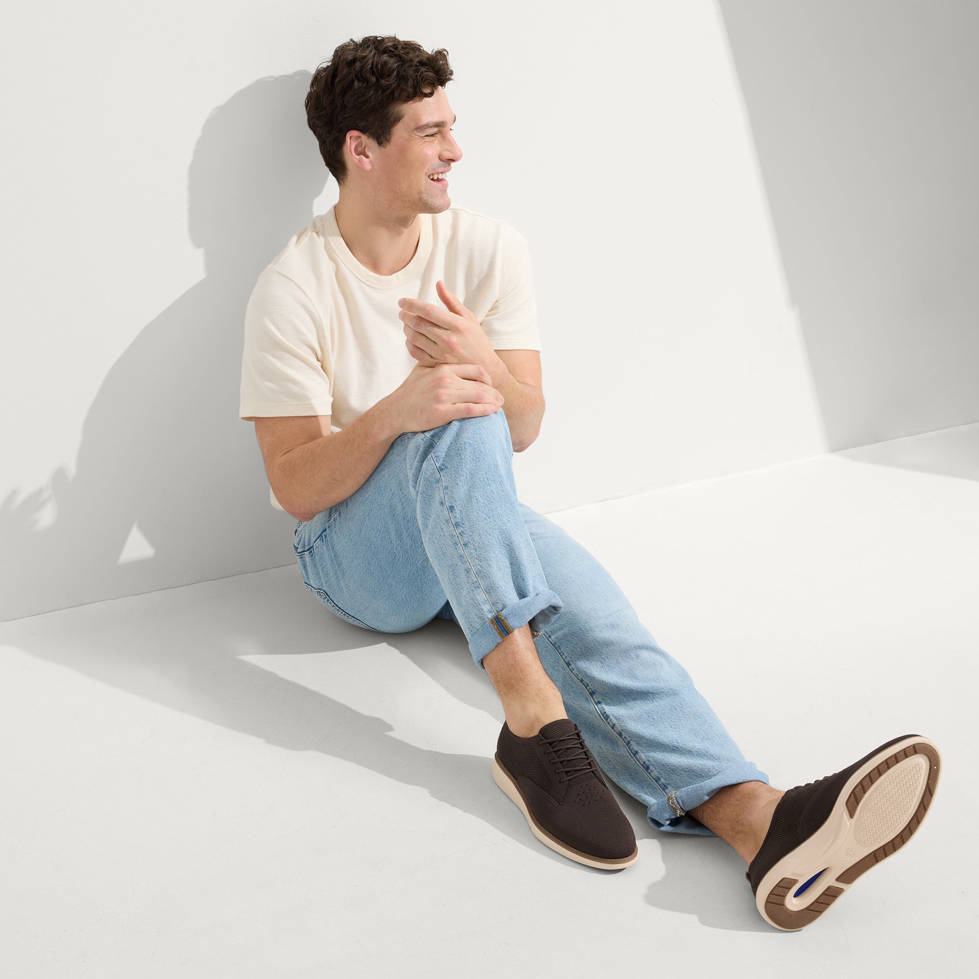 Alternate view of a model wearing The Oxford in Deep Brown.