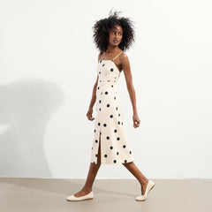 Alternative angle of model wearing The Max Square in Conch.