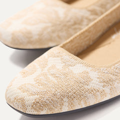 Close up of The Max Square in White Chantilly, shown in diagonal view.