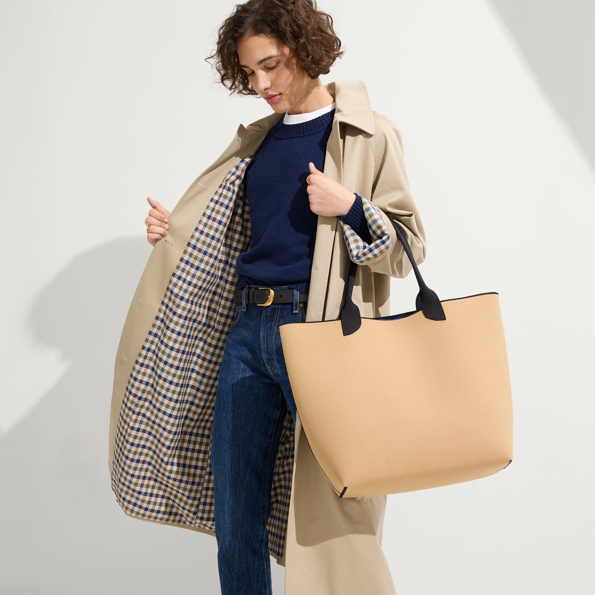 hover | Model holding The Lightweight Tote in Shortbread.