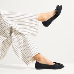 hover | Model wearing The Bow Point II in Siren.