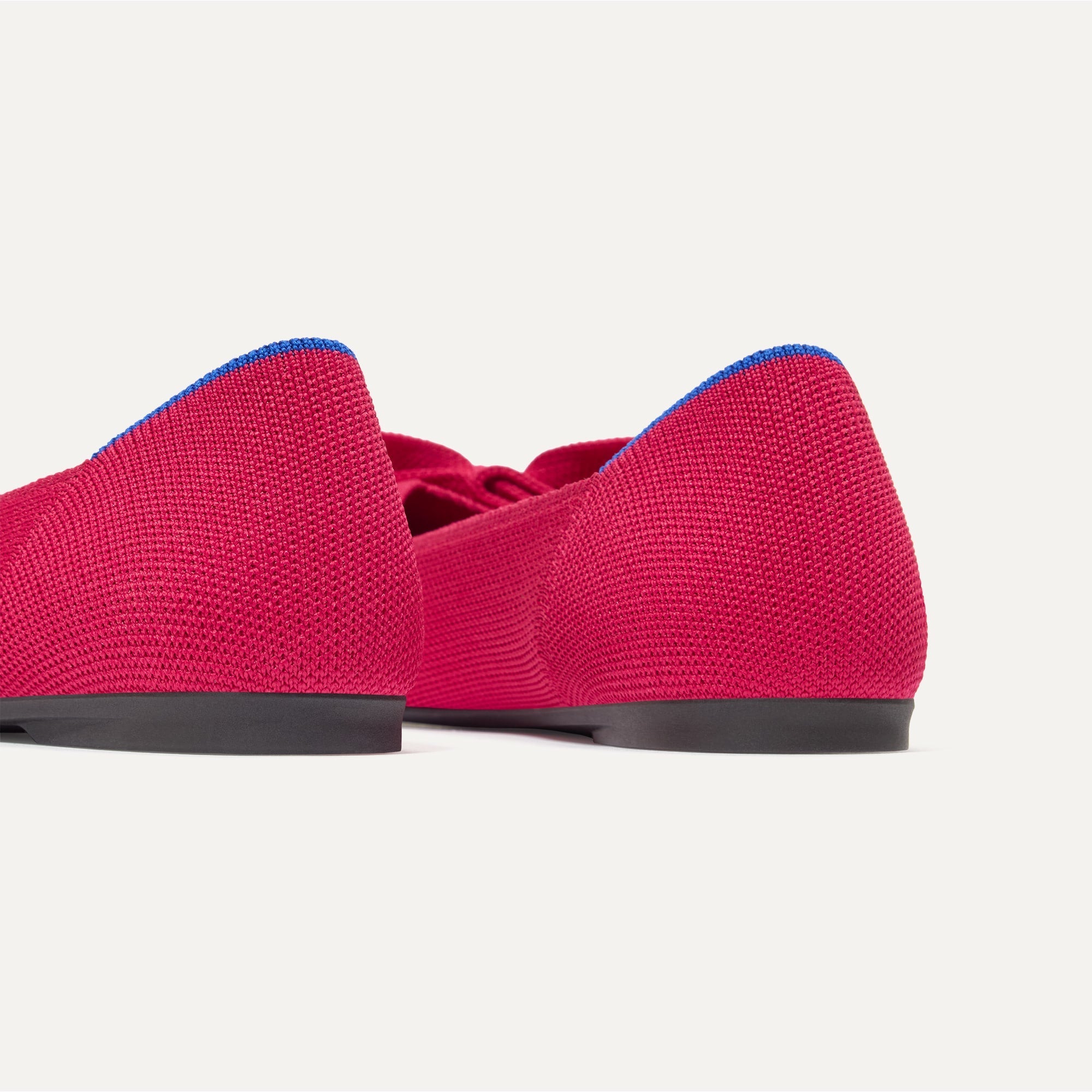 Close up of the heel of The Bow Point II in Rouge, with Rothy's signature blue halo.