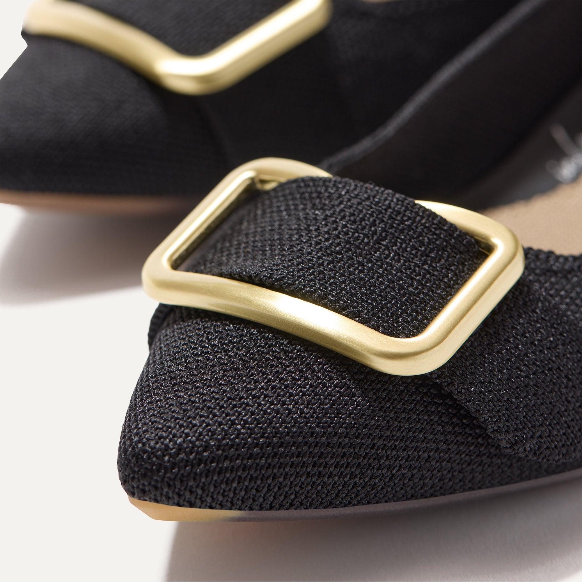 Close up of the gold hardware detail of The Emblem Point II in Black.