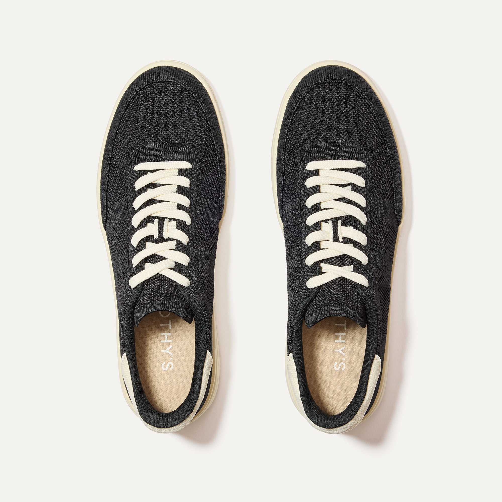 The Men's Court Sneaker in Referee shown from the top.