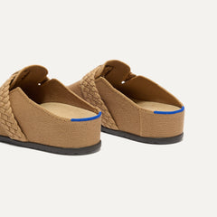 Close up of the heel of The Braid Clog in Butternut, with Rothy's signature blue halo. 