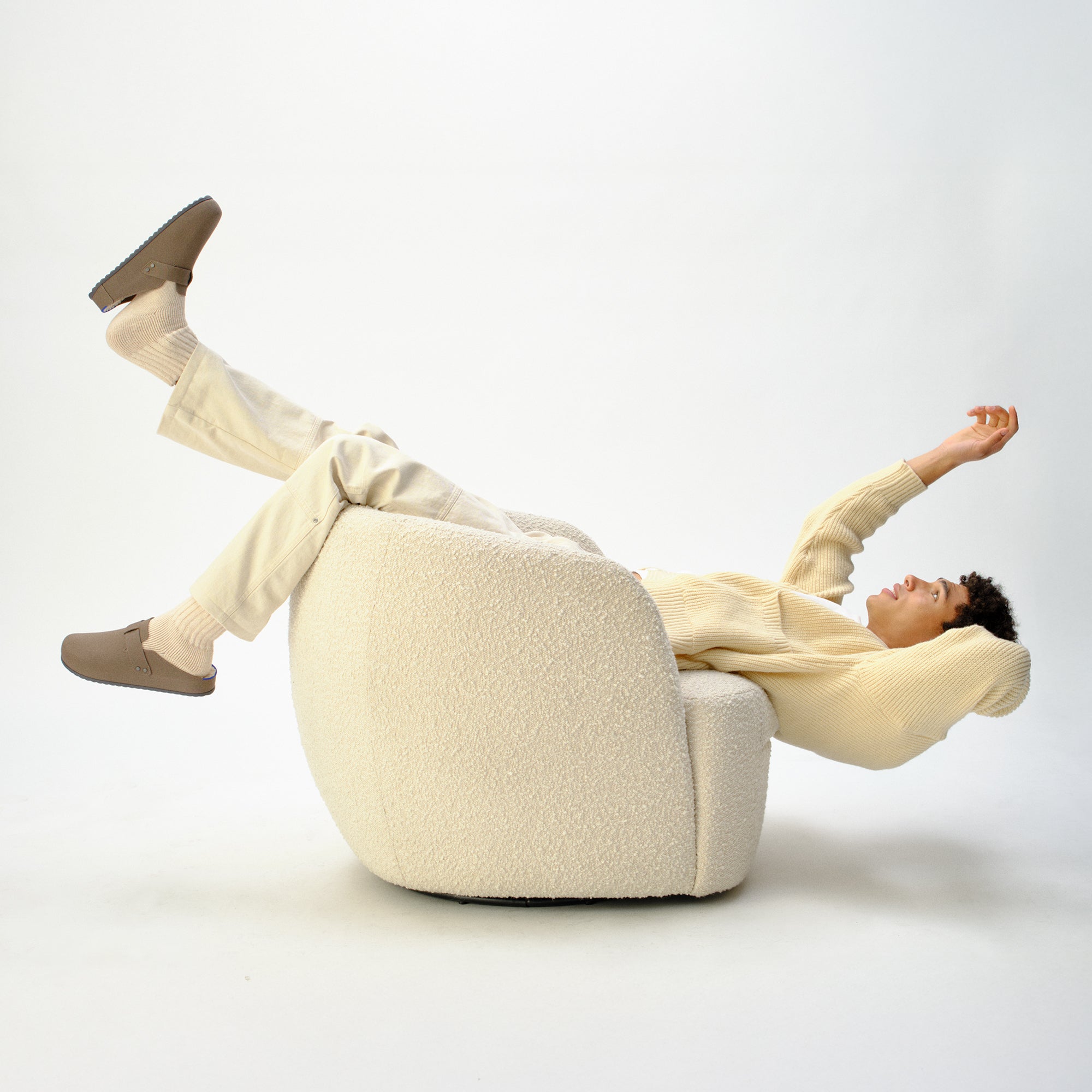 Alternate view of a model wearing The Men's Cozy Clog in Sparrow.