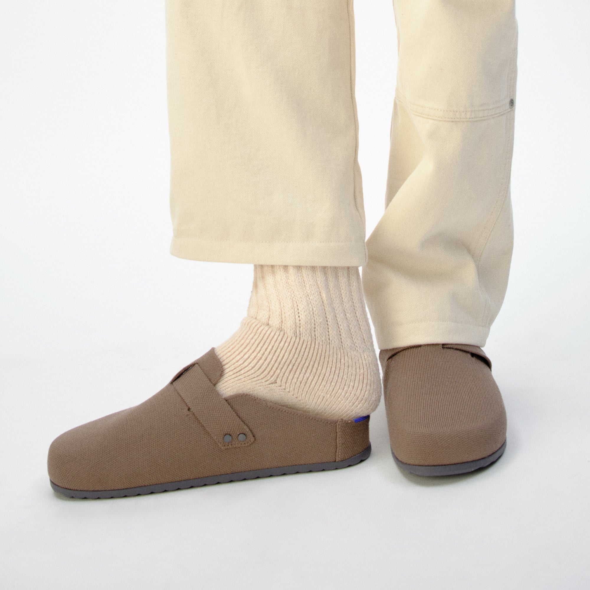 Model wearing The Men's Cozy Clog in Sparrow.